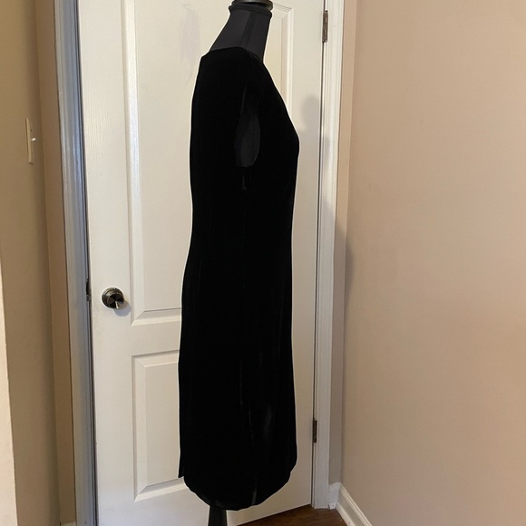 Trina Turk Black Velvet Velour Sleeveless Dress Flower Appliqué Pin Size 6 Party - Picture 6 of 12